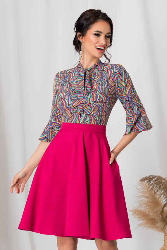 Rochie de toamna cu fusta fucsia si bluza cu imprimeu multicolor MBG eleganta