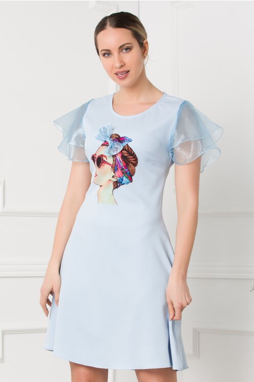 Rochie de zi bleu cu imprimeu tip portret si volane la maneci eleganta Clara