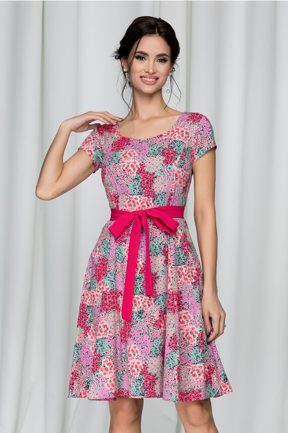 Rochie de zi cu imprimeu floral multicolor si cordon fucsia din vascoza Daria