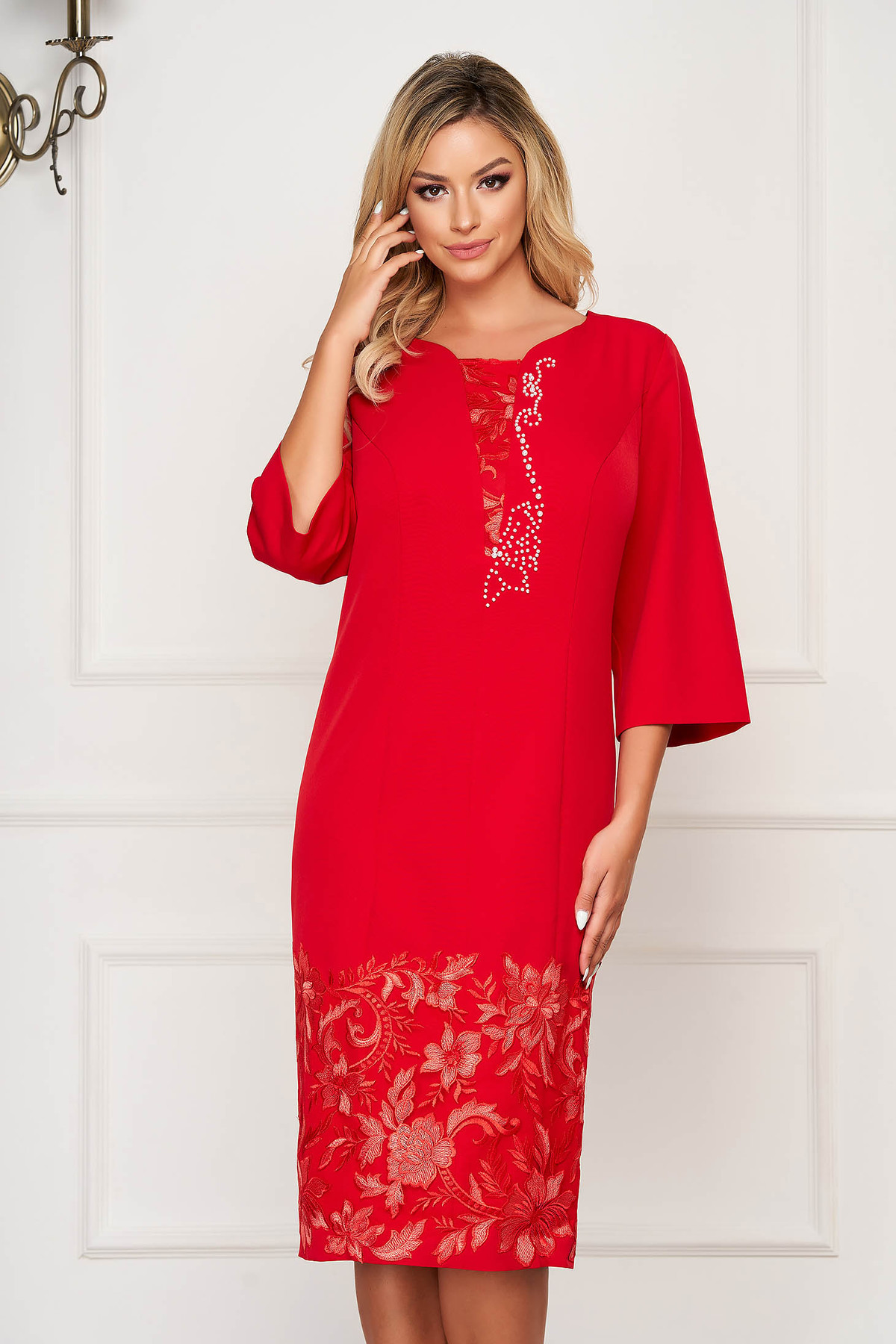 Rochie de zi rosie dreapta din stofa usor elastica cu maneca trei sferturi